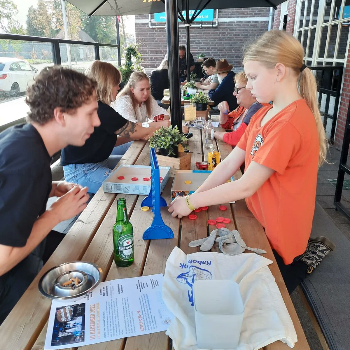 BSPoteind's tweet photo. Gisterochtend keihard in de loods gewerkt, 's middags fanatiek spelletjes gespeeld en 's avonds na een heerlijk buffet weer goed gefeest! Op naar het volgende feestje: de Kerstreis! Meer foto's op Facebook #PoteindPower #gelukkighebbenwedefotosnog https://t.co/ht7CFTdmAQ