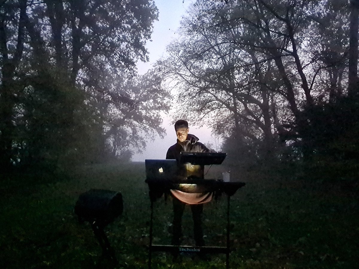 eclekticsounds's tweet photo. Making of 🍂💚🍃
#makingof #musicvideoproduction #eclektic https://t.co/mwEbLnMvdp