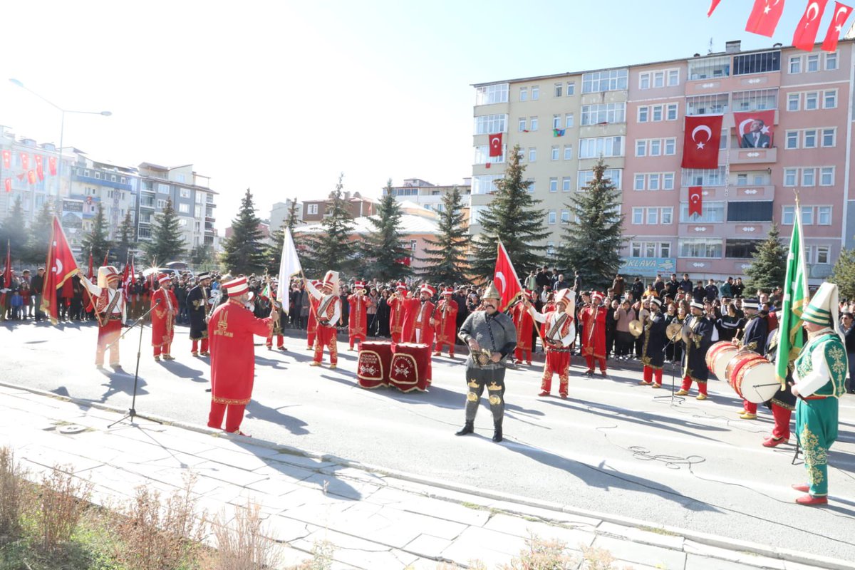 Valimiz Sn. Türker Öksüz ile birlikte Kars’ımızın düşman işgalinden kurtuluşunun 102. yıldönümü kapsamında düzenlenen Atatürk Anıtına çelenk sunma ve kutlama programlarına katılım sağladık.