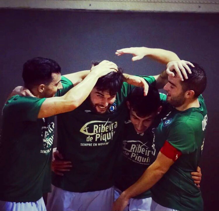 Siete meses después y tras superar una dura lesión 𝐀𝐧𝐝𝐫𝐞𝐬 𝐀𝐠𝐮𝐝𝐞𝐥𝐨 volvió a las pistas. 

Debut, gol y asistencia en una gran victoria de <a href="/RibeiraFS/">Club Ribeira Fútbol Sala</a> 

¡Orgullosos de ti Andrés! 👏🏽👏🏽

#Davicorteam • <a href="/Agudelo13193/">Andrés Agudelo</a> 💥