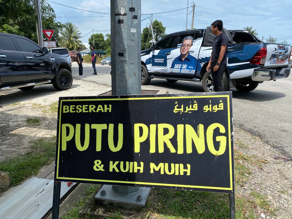 saifuddinabd's tweet photo. Dapat singgah membeli juadah di Gerai Putu Piring Beserah yang diusahakan oleh anak tempatan, saudara Amri Wahab sebentar tadi. 

Juga berkesempatan menyantuni warga IM dari sekitar Beserah yang sedang membeli juadah buat minum petang bersama keluarga. https://t.co/LS65iCMc50