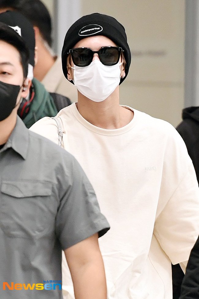txt_book's tweet photo. [#PHOTO] K-Media - Naver

TXT arrived at Incheon International Airport (S.Korea) 
@TXT_members @TXT_bighit #TOMORROW_X_TOGETHER #TXT https://t.co/iFb3BpcT2d