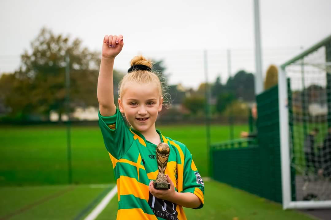 JuniorLinnets's tweet photo. Well done to Daisy from our Linnets Pumas U8s 💛💚
Daisy was awarded Player of the Match after a superb game! Showing relentless determination from the moment she stepped onto the pitch! ⚽️⚽️
#LinnetsJFC #LinnetsLionesses #littlelinnets #proud #grassroots https://t.co/abCZXwv08b