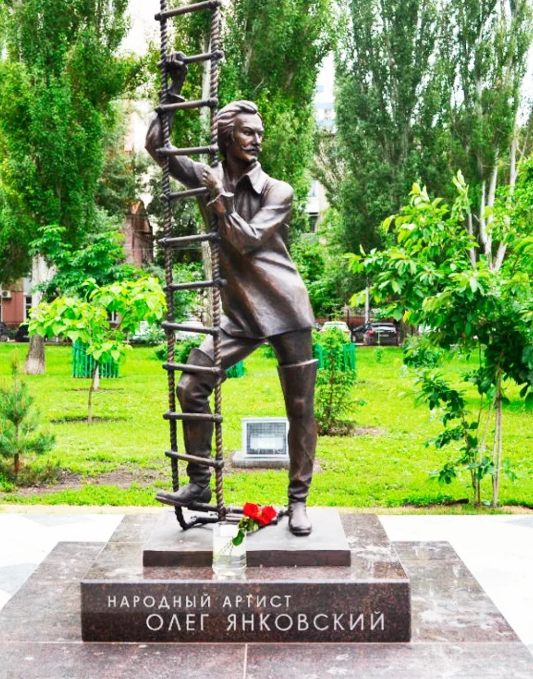 Памятник Янковскому в Саратове