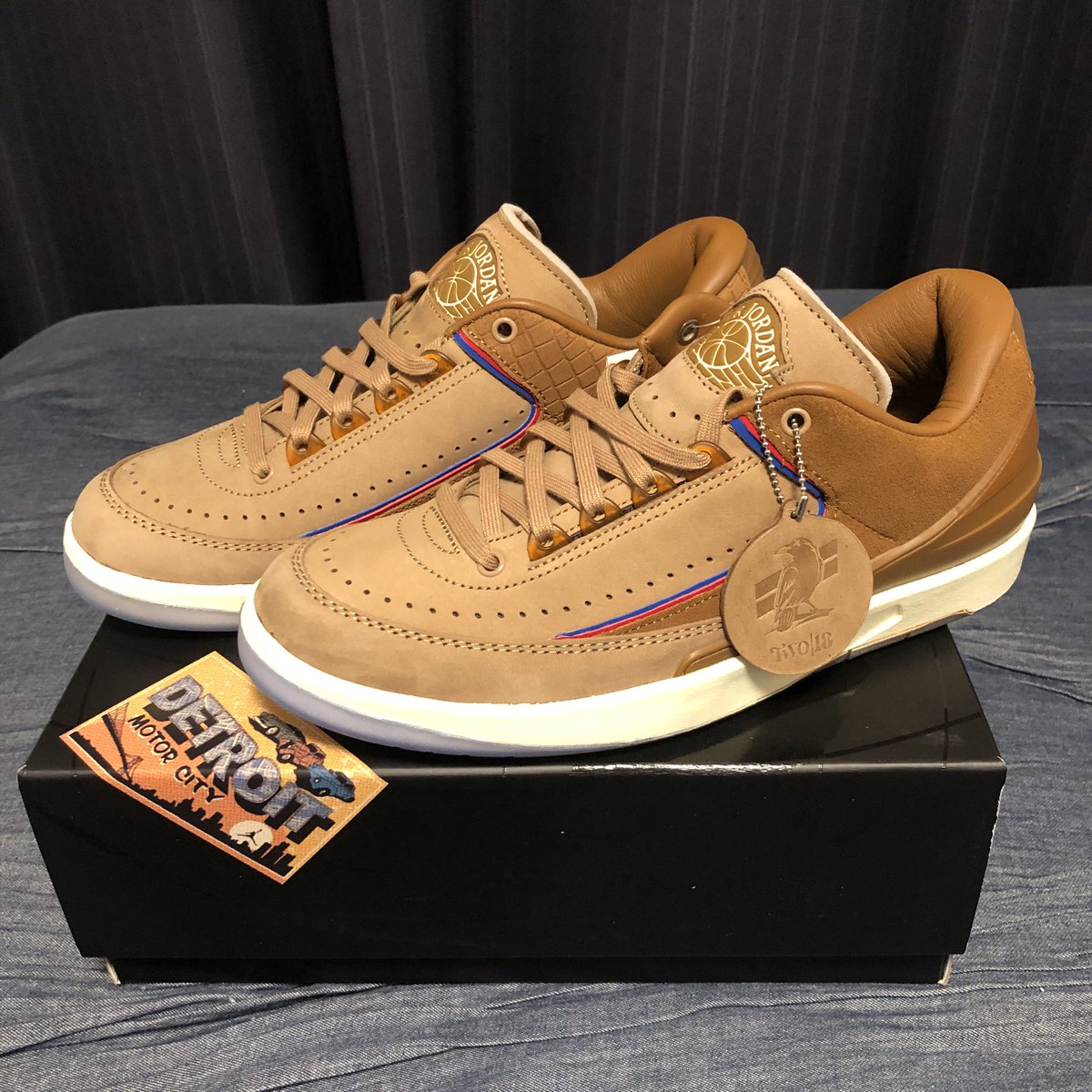 ShigeRossonero's tweet photo. デトロイトに2月に出来たアパレルショップ「Two18」とのコラボAJ2Low。
DETファンなら買わねばならぬ。
かなりカッコイイ😆😆
 #Two18 https://t.co/6zgVxNhcD1