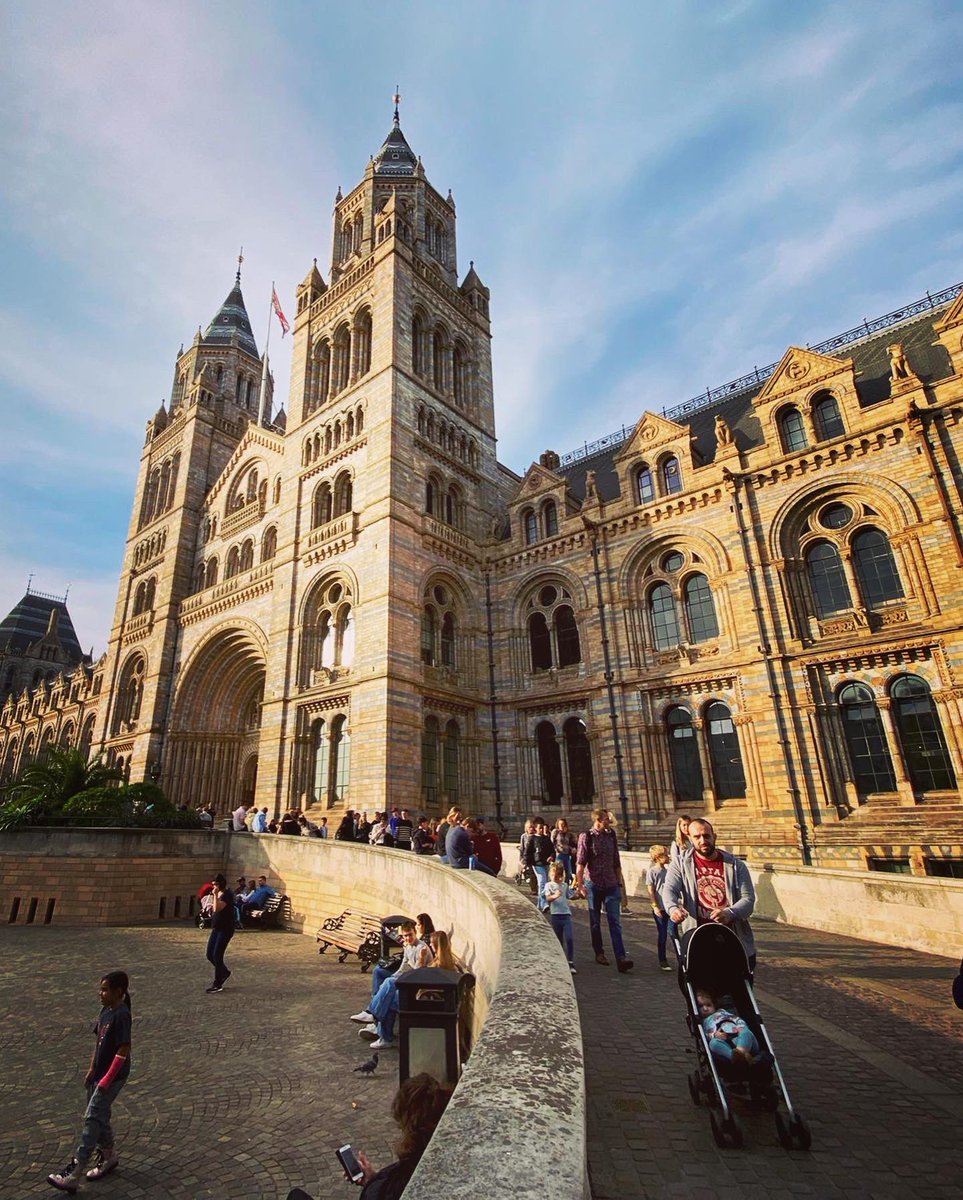GGHotels's tweet photo. When the world is your oyster, amazing experiences can be had on your very own doorstep…you don’t always need to go somewhere exotic to broaden your horizons 😜Happy Sunday everyone ❤️
#naturalhistorymuseum #dippyreturns #incredible #history #historicbuildings #london #VISITOR https://t.co/U67O3fiLkA
