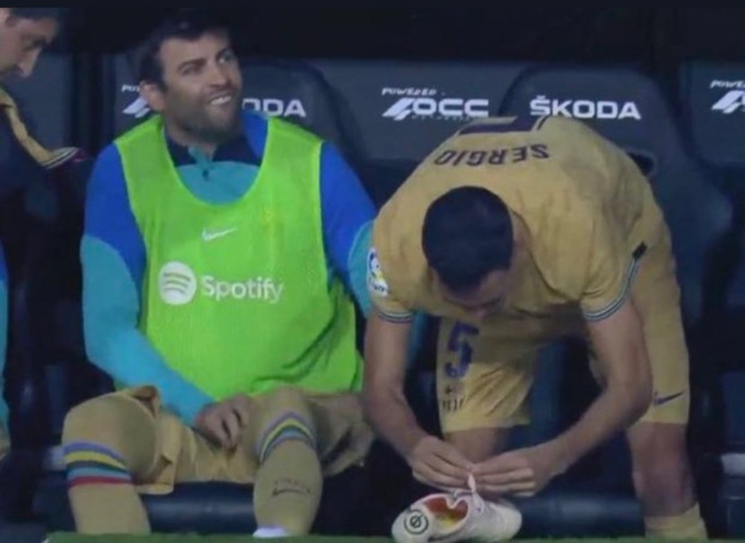 Bleed_For_Barca's tweet photo. @leo_messipedia Piqué after watching this tweet: https://t.co/82nlCfVjFd