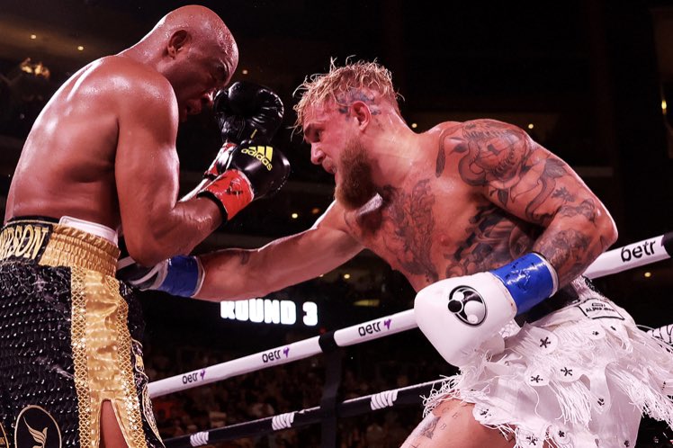 IBNBoxing's tweet photo. Jake Paul wins by UD #PaulSilva https://t.co/idcL4x5gQE