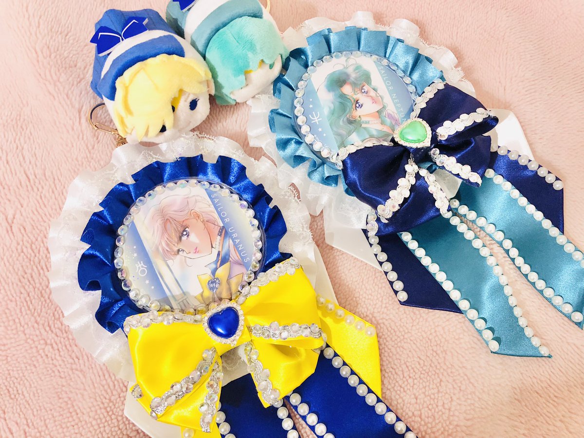 ruirui00202's tweet photo. ミュフェスが楽しみすぎて初めてロゼット作りましたー！😳💗💗

一応転落防止の仕掛け施したので安心だけど汚れるの嫌だから、多分これにさらにPVCカバーつけます🫣💦

※ミュフェス用なので、パールやスワロが付いたミュ仕様です。

#セラムン手芸部
#セラムン工作部 https://t.co/ZO4WcMGAix