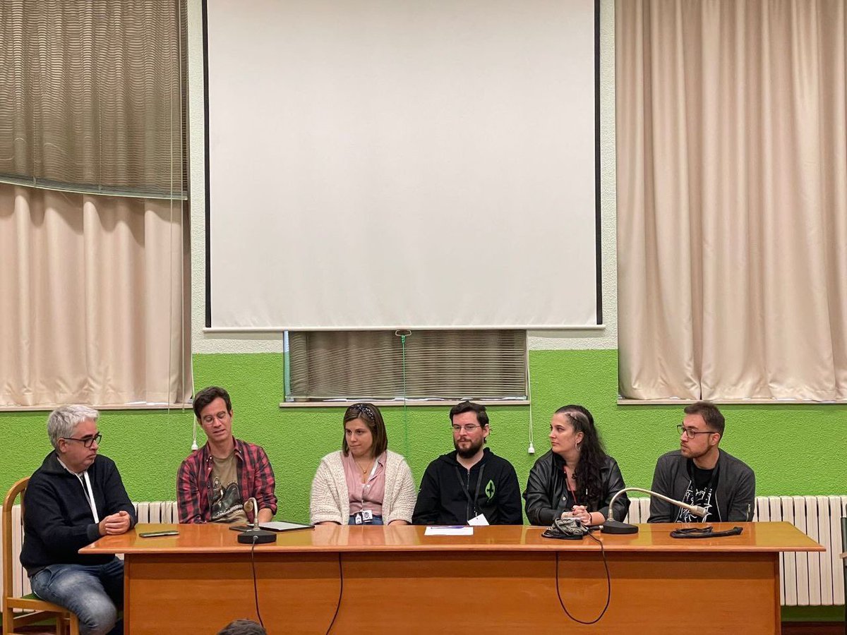 SocTolkien's tweet photo. El primer día de la @morgulcon nos ha dejado un recuerdo inolvidable. Un día lleno de Metal, conferencias, talleres, juegos y buenos momentos… ¡estamos agotados! Y aún quedan días y noches por delante.
#JRRTolkien #Tolkien #LOTR #SeñorDeLosAnillos #ElSeñorDeLosAnillos #EstelCon https://t.co/WQkw6fUVIq