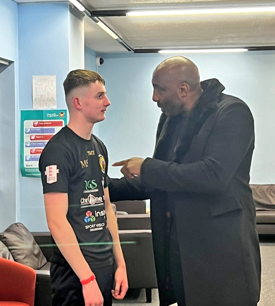 TrackBoxing's tweet image. Late one last night with Max topping the bill in Bridlington. Unfortunately we didn't get the decision in what was a brilliant display of boxing. Really appreciated @SkyJohnnyNelson going out his way to come see Max after the bout absolute top man 👏🥊🥊 #WeGoAgain @BevGrammarPE