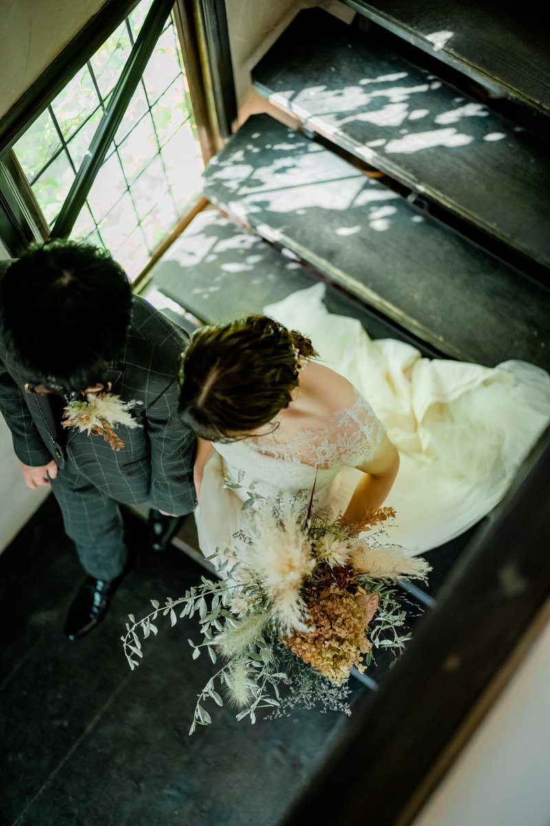 yuncoro84's tweet photo. 今年の7月7日に入籍し、昨日10月29日、結婚式を挙げました。
両親、弟妹、おばあちゃんだけの小さな式でしたが、大切な家族に見守られて、とても幸せな時間でした。
恩返しできるように引き続きがんばります☺️晴れてよかった☀️
#近況報告 https://t.co/Zpjw50otUG