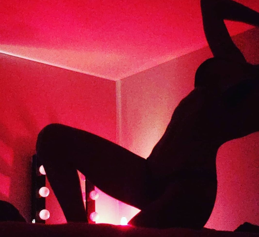 amber_nikay_'s tweet photo. nothing to say (mic-drop)  #redlight #sexy #noodz #jakepaulvsandersonsilva #tattoo #nudechallenge #inked #gothgirls #xvideos #xxx #night #slowjams #highlife #onlyfans #contentcreator https://t.co/8oJBqwE8D9