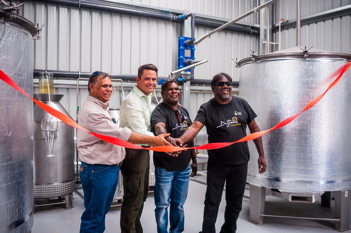 Austrade's tweet photo. Happy #IndigenousBusinessMonth 🥳 We're shining a spotlight on Dutjahn Sandalwood Oils Pty Ltd.  The Western Auatralia based company is a two-time winner of an Australian #ExportAward and a 100% #IndigenousCompany. 🤝

Learn more: https://t.co/qSUZqKT6E1 https://t.co/vsskpSGnKu