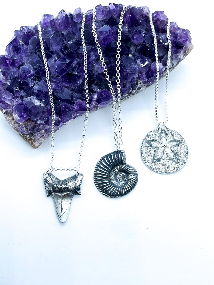 Handmade rustic gift ideas - which would you like to open on Christmas morning?
#UKGiftHour #ukgiftam #shopindie #handmadegifts #UKMakers #giftidea