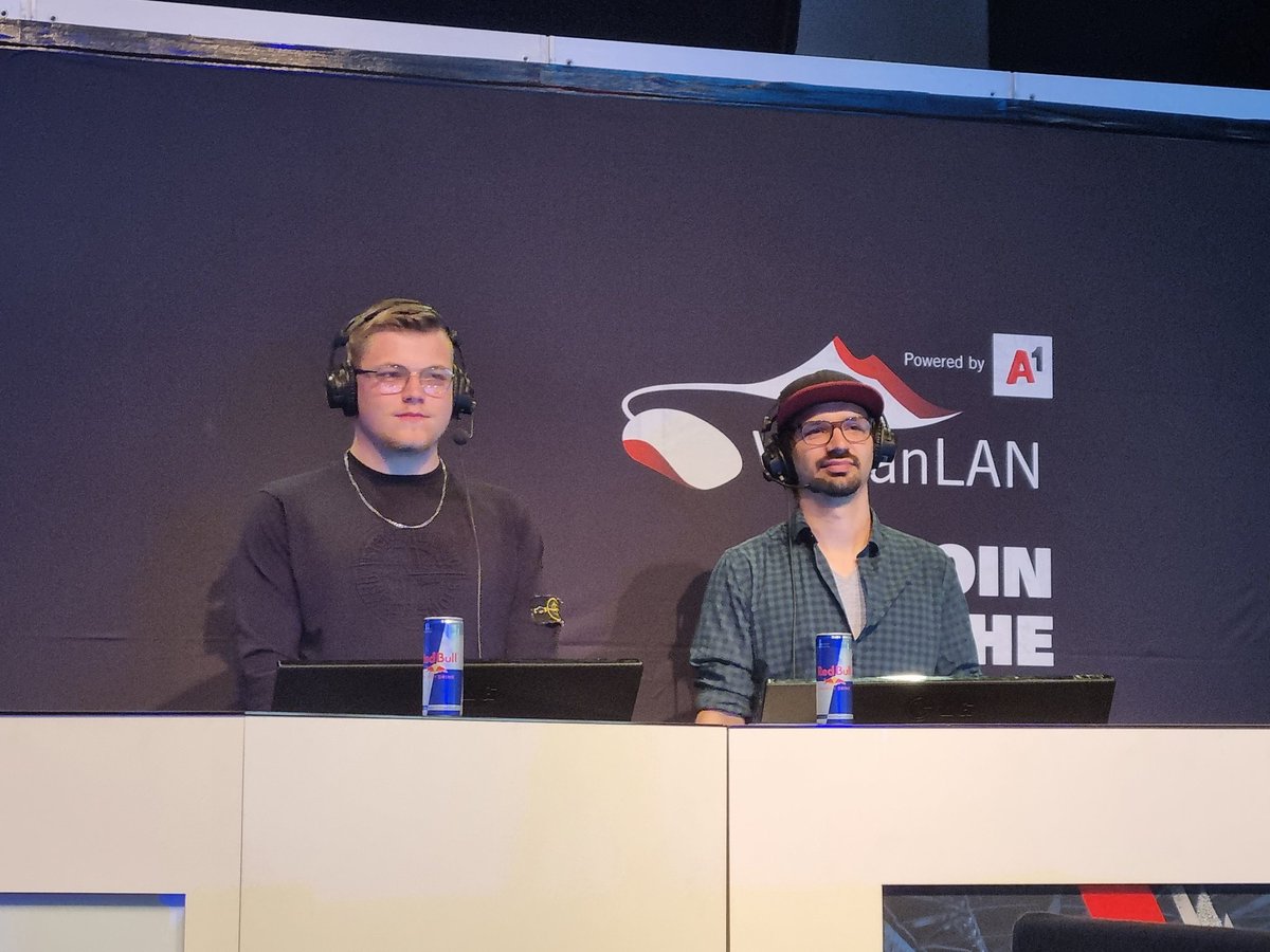 eMMinati0n's tweet photo. @VulkanLAN CSGO Overall Finale Caster @NAFseNCS und most sexy one @ZazuUntalented 🔥🔥 https://t.co/XJfRA8mfQi