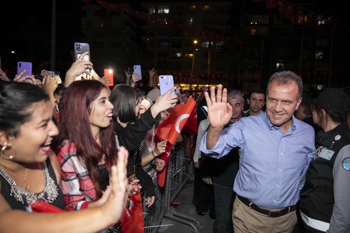 Burası Cumhuriyet şehri Mersin! Bayramı finalde Edis ve hemşehrimiz Patron’un konserleri ile Mersin’e yakışır bir şekilde coşkuyla kutladık.🎊🎶 #29EkimCumhuriyetBayramı kutlu olsun. 🇹🇷 @PatronFlexin @edisgorgulu