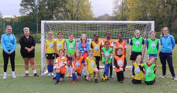IamAndreaEllis's tweet photo. First Girls’ Football Camp ✅
🚀 1️⃣5️⃣➕ girls each day
Led by 6️⃣ female coaches inc. two @BromleyBellesFC, completing their coaching qualification with @BromleyFCTrust’s support
⭐️ @BromleyFCWomen player visit
#team #100fc #femalecoaching #LetGirlsPlay https://t.co/uxm4ST9t7Q