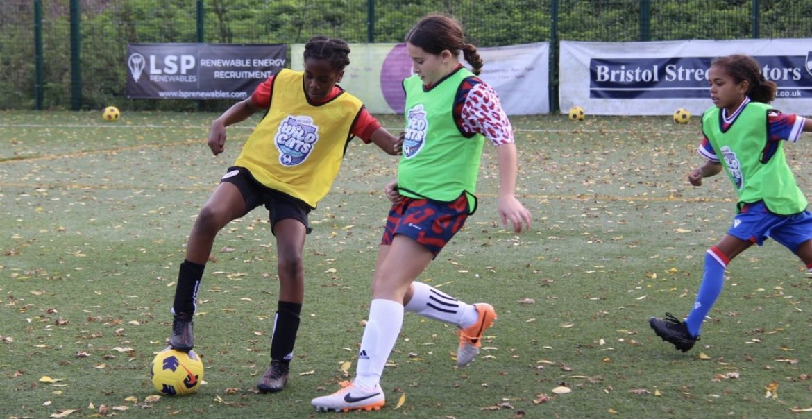 IamAndreaEllis's tweet photo. First Girls’ Football Camp ✅
🚀 1️⃣5️⃣➕ girls each day
Led by 6️⃣ female coaches inc. two @BromleyBellesFC, completing their coaching qualification with @BromleyFCTrust’s support
⭐️ @BromleyFCWomen player visit
#team #100fc #femalecoaching #LetGirlsPlay https://t.co/uxm4ST9t7Q