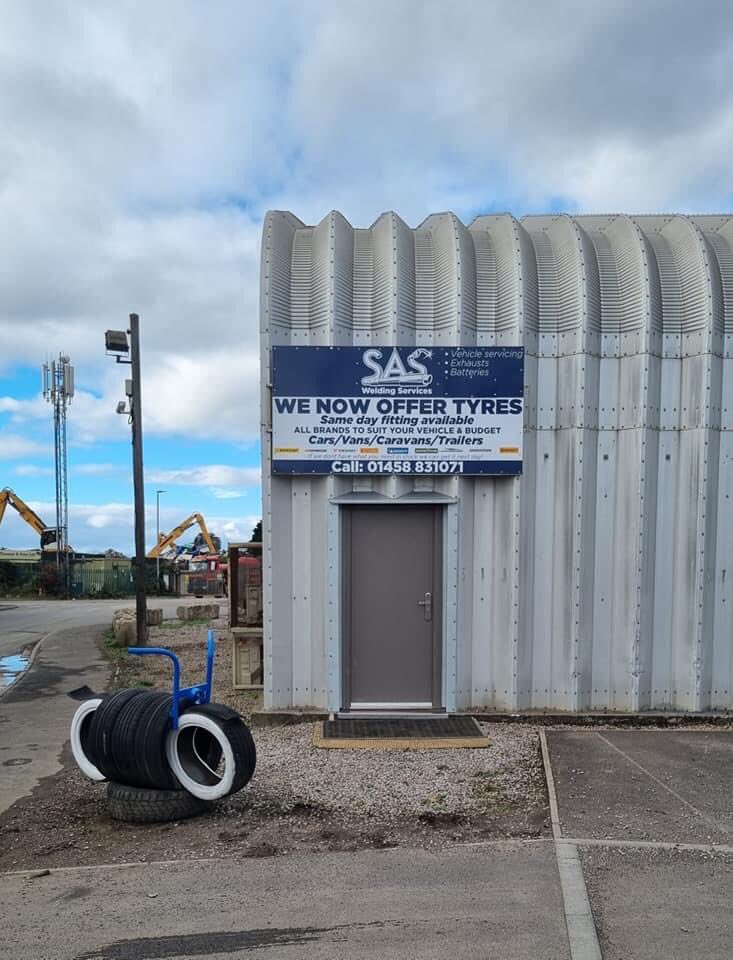 SASTyres's tweet photo. Now back up and running and open for business 👌🏁

New address:

Unit 23, Thomas Way Industrial Estate
Glastonbury
Somerset
BA6 9LU

Currently offering
BUY 1 GET 1 AT TRADE PRICE

#sastyresGlastonbury 
#bargainprices 
#tyres #glastonbury #somerset https://t.co/HptiSviEJm
