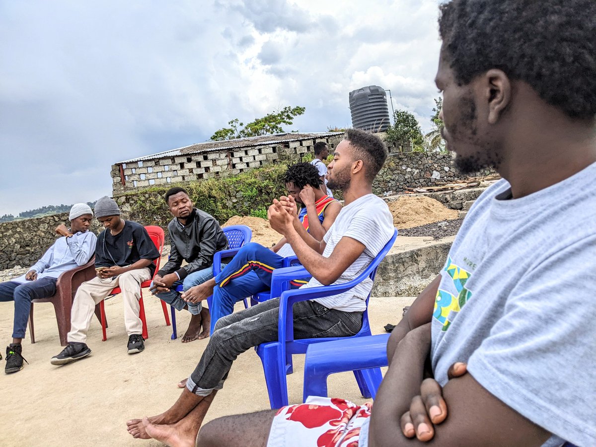 PRwamigabo's tweet photo. Les membres du collectif #GomaSlamSession sont en retraite à caracholine pour parler de: la construction des projets artistiques pour des spectacles et de la redynamisation du foyer orchestrant les activités au sein du collectif. @ben_kamuntu @depaul_bakulu @FezaEliane @JDuickem https://t.co/MK8LOxziQZ