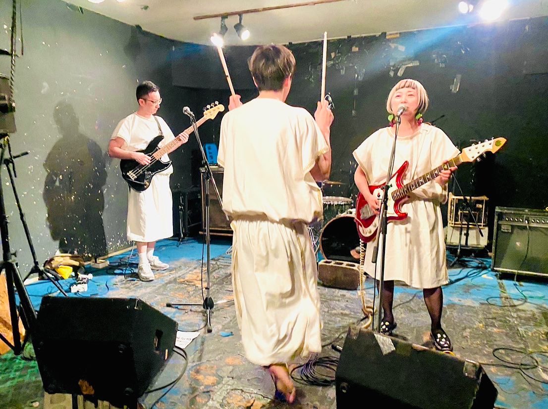 r_c_maki's tweet photo. 久々のライブ、めちゃくちゃ楽しかった！ライブの練習はライブでしか出来なくて、練習不足な私たちはまだまだだけど。
これからもFoodieをよろしくお願いします！
#foodie #foodieband #ainiikanight #難波ベアーズ #nambabears https://t.co/B8Z3ukG3Gz