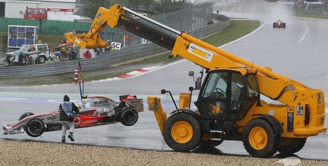dany_mcfly's tweet photo. @LewisHamilton Go back on track Lewis, dont cry. https://t.co/Dhn4zT7cdX