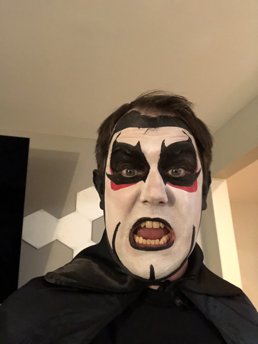 TheArrowsPath's tweet image. Dressed as @Danhausen at Cheapy Creepy in Pontiac tonight. Had a very nice, very evil time. Was surprised how many people recognized who I was.