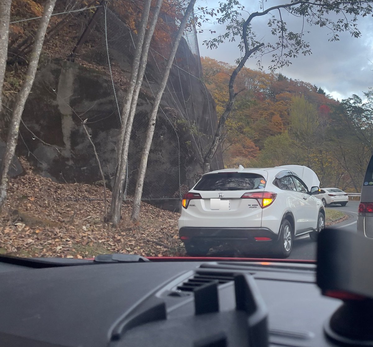 いろは坂でホンダのヴェゼルがやたらと立ち往生していたけど I Dcd ハイブリッドシステム の弱点が原因ではないか Togetter