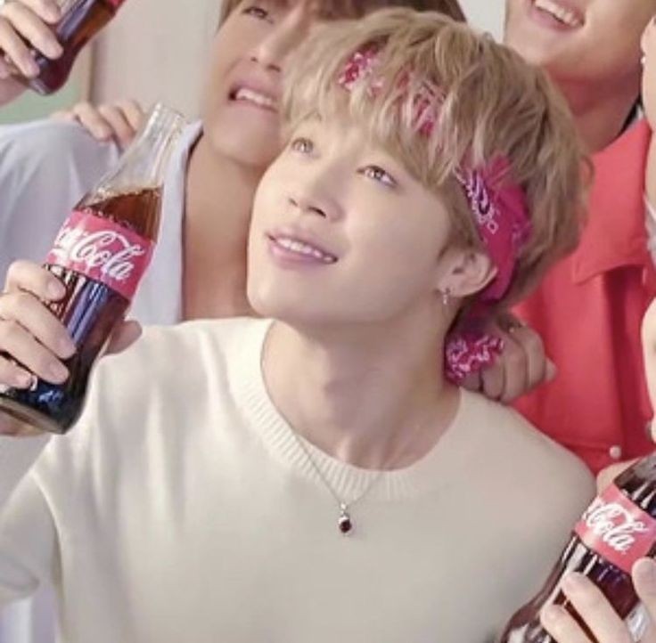 pagesofpetals's tweet photo. WELCOME WITH A JIMINIE PIC! https://t.co/muh7xlHgoj