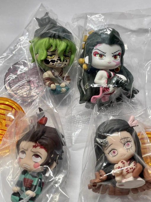 買い物ついでにガチヤってきました。ストレートコンプ出来たさん可愛い ガチヤの値上げって100円単位だからその分クオリティに反映すれば文句無し説明書は立派にしなくてイイから… 
