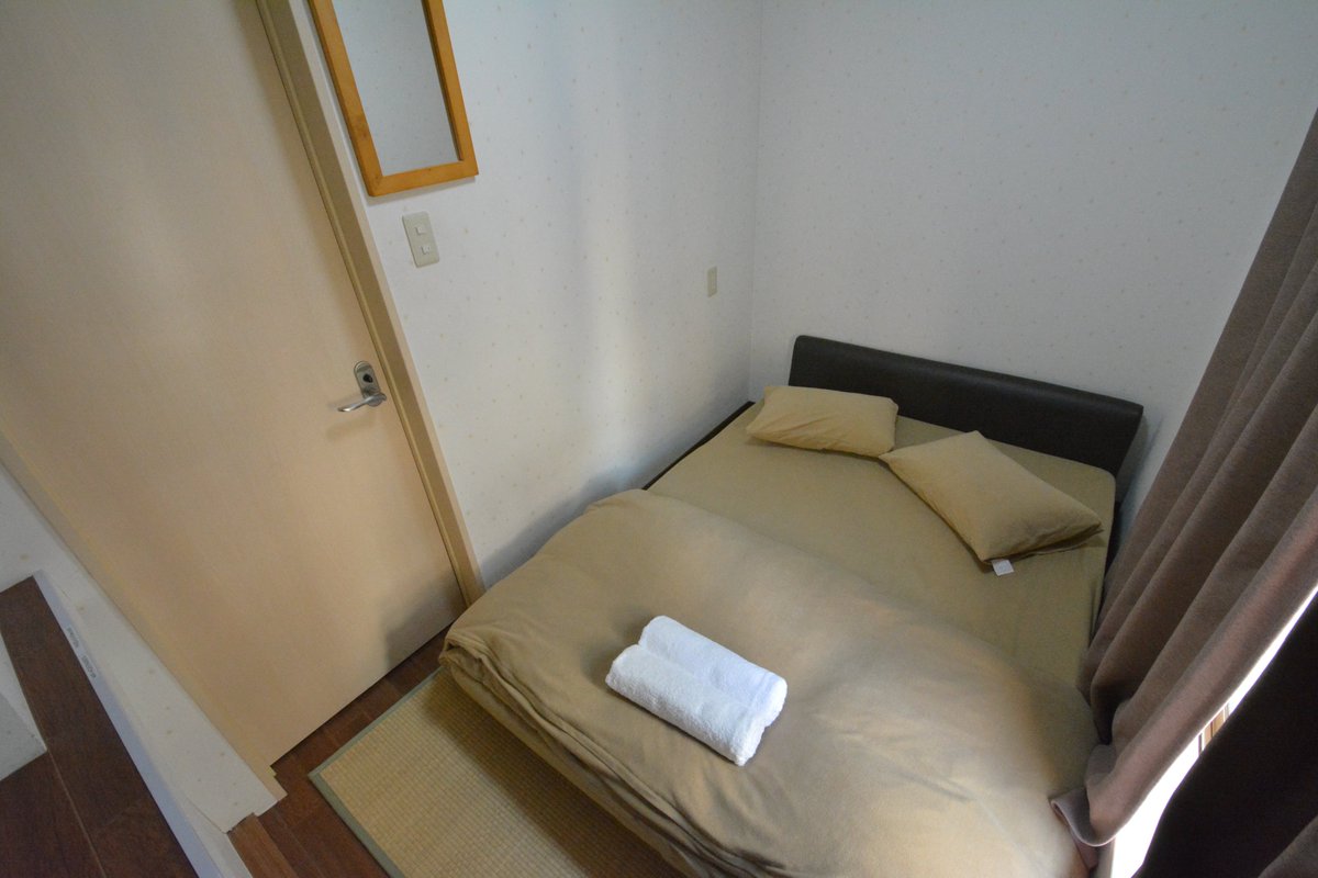 kamalzharif's tweet photo. 1. Siapa yang nak datang ke Tokyo, Jepun dan bayar hanya 1500-2000 yen semalam untuk tempat tidur. Boleh datang tempat saya. https://t.co/otnnRy4QBA