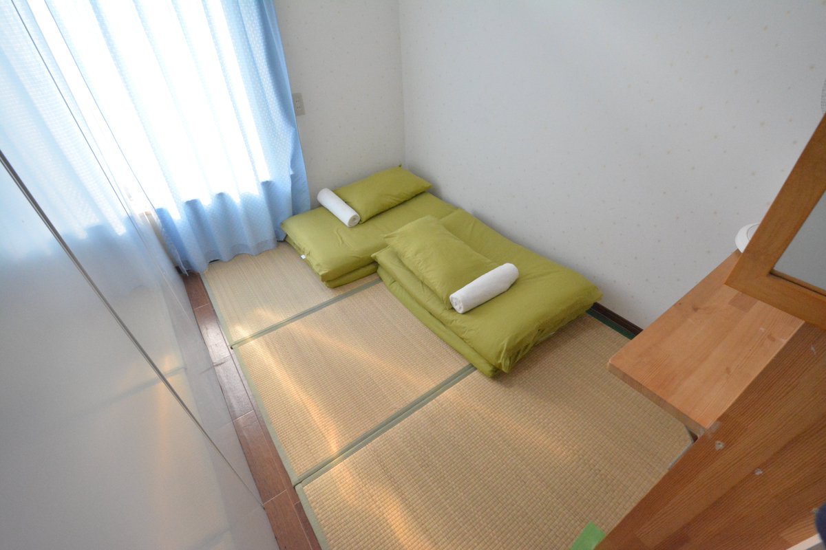 kamalzharif's tweet photo. 1. Siapa yang nak datang ke Tokyo, Jepun dan bayar hanya 1500-2000 yen semalam untuk tempat tidur. Boleh datang tempat saya. https://t.co/otnnRy4QBA