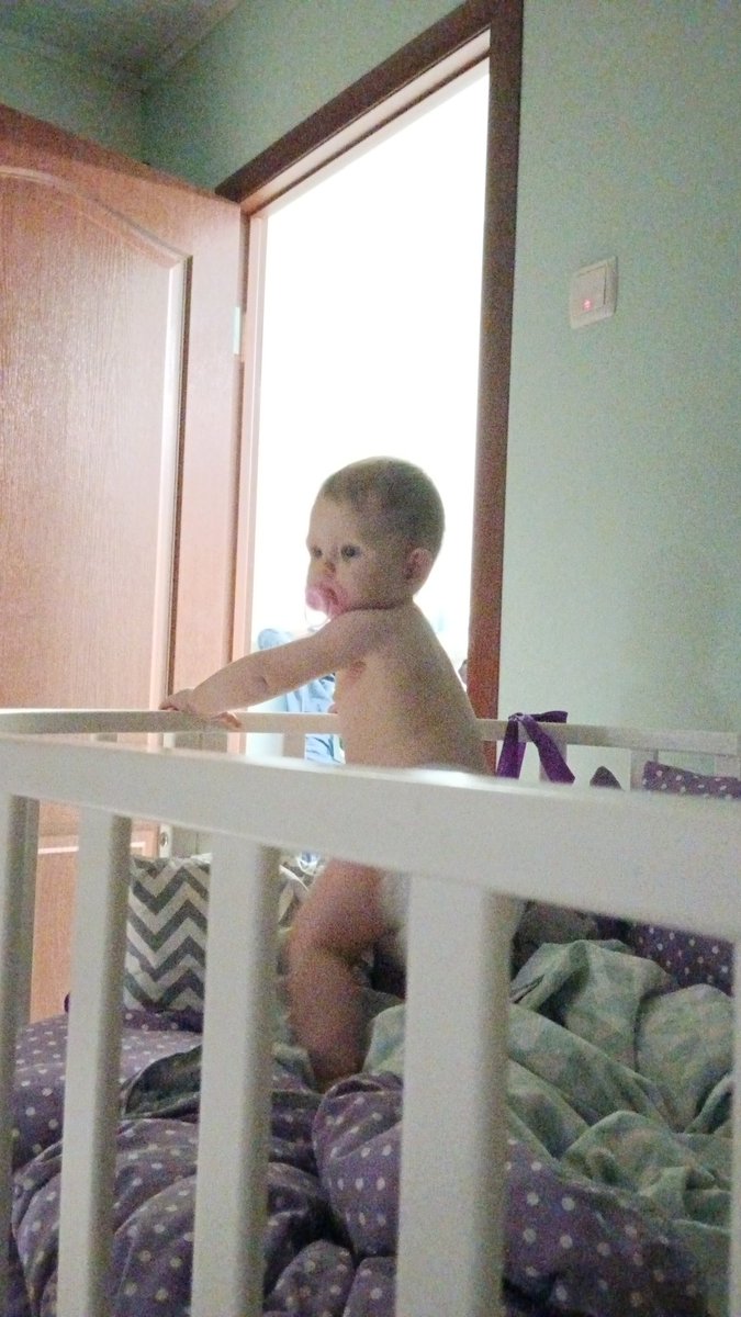 Этой крокозябле, скоро 10 месяцев... И вчера обнаружила +3 зуба! Их уже 10... Мои бессонные ночи были оправданы!