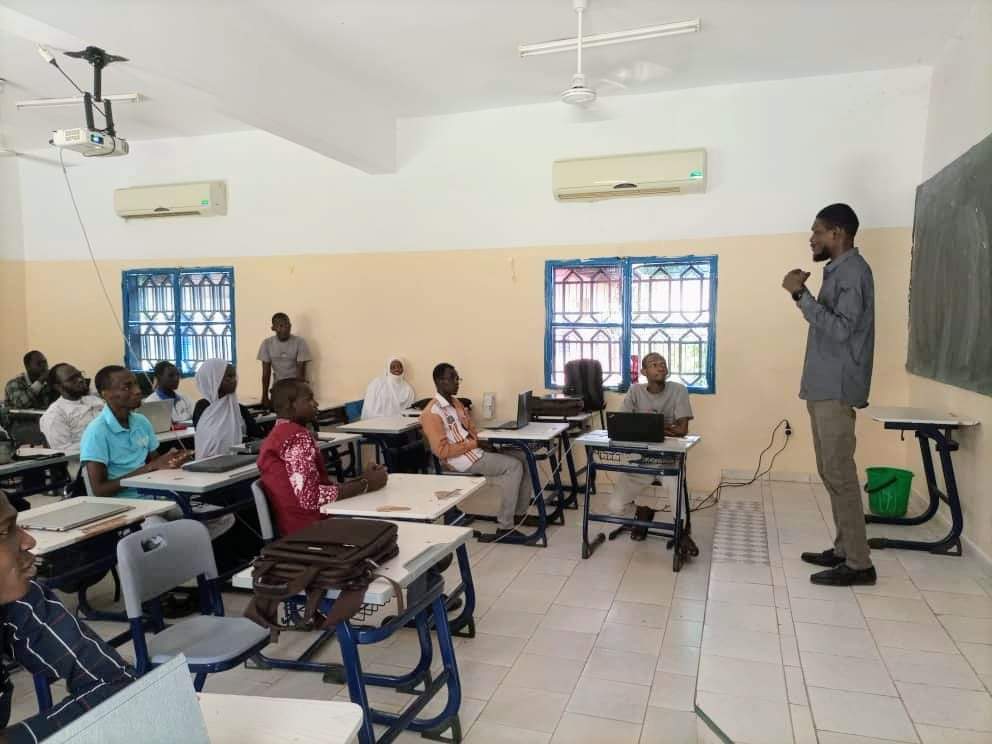 Ravi d'avoir été invité à participer au premier Compose Camp du <a href="/GdscEst/">GDSC -ESCEP</a>. Merci à <a href="/Oga_Imayeer/">Imayeer</a> et son équipe. Une communauté engagée 👏🏼 #GDSC #ComposeCamp