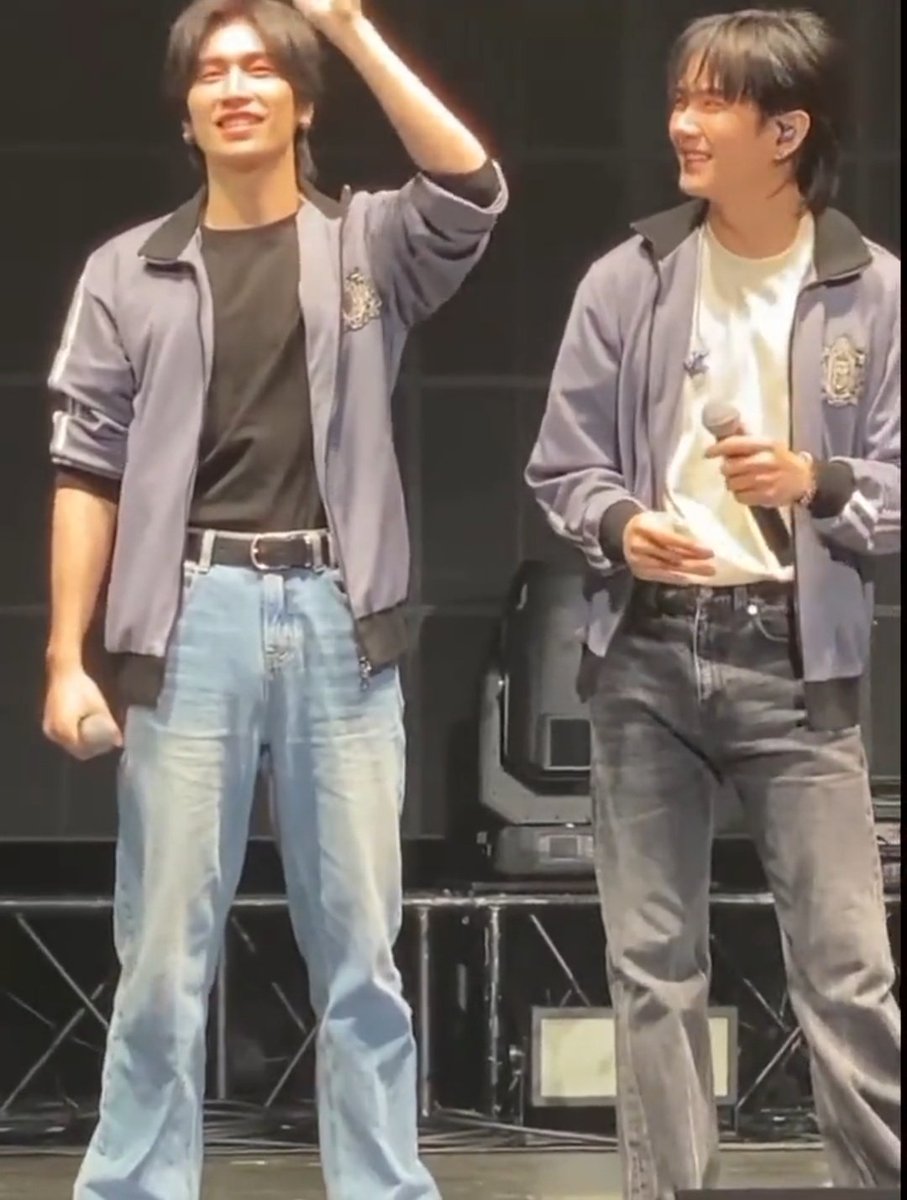 beluvetian's tweet photo. BIBLEBUILD IS REALLY INLOVE! 

@biblesumett @Buildbuilddd #KPWorldTourTaipei 
#BibleWichapas #BuildJakapan https://t.co/afKB3iBihV