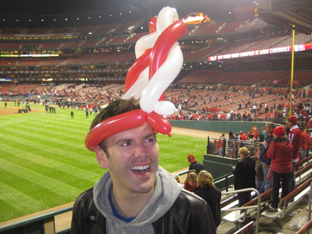 DemocracyTalk's tweet photo. Social media (especially @facebook) is generally terrible, but occasionally it is useful, like reminding you that you wore a balloon hat in #StLouis in 2011, when the Cards won the World Series. How does this connect to my preoccupation with #democraticdecay?

A quick thread 🧵 https://t.co/d30noGl1wf
