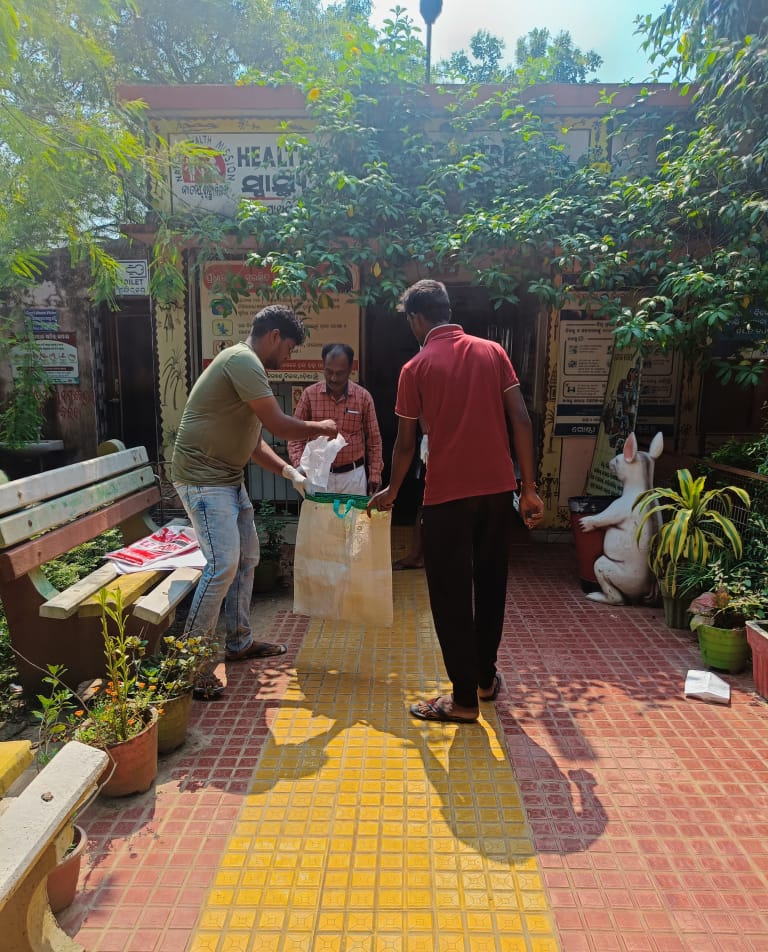 mybharatjspur's tweet photo. Clean India 2.0 Campaign is being Organized by - Nehru Yuva Kendra Jagatsinghpur 
Coordinated by - Nyv Chandan ku Sahoo 
Venue- Adhangagada,Block : Biridi,district : Jagatsinghpur
#swachhbharat2022
#cleanindia2022
#NYKSINDIA
#nyksodisha
#nyksjagatsinghpur https://t.co/z3MC0oCuoQ