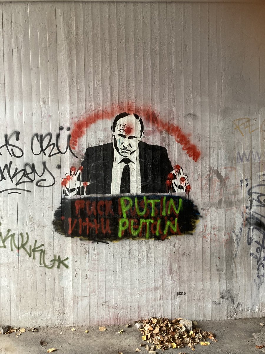 RT @BuljevicJosip: Street art with an authentic political message. Helsinki today.. https://t.co/aWGHtdtfXy