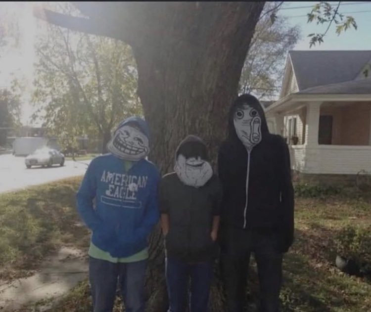 DownloadFolder's tweet image. Me and who