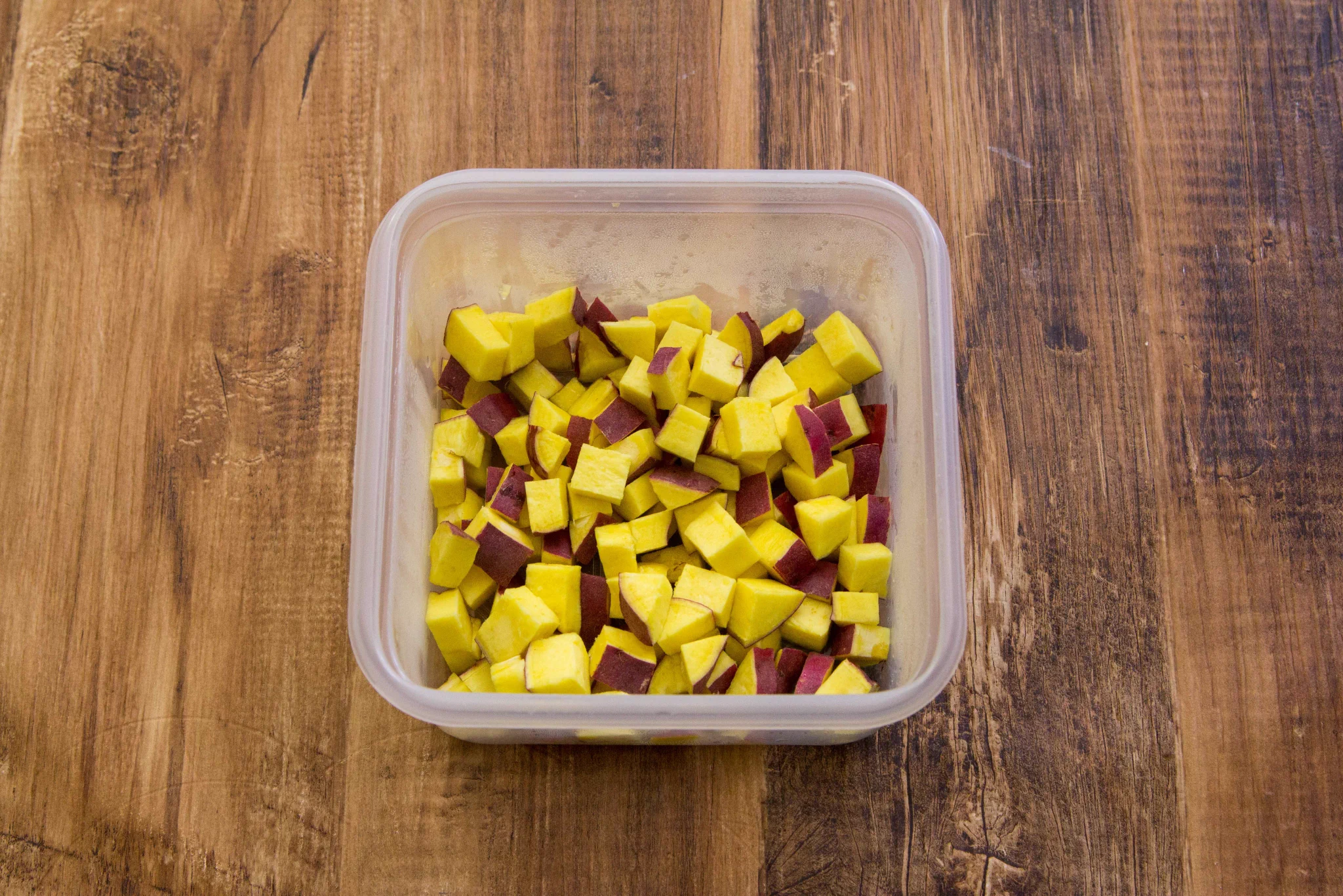 電子レンジで作れちゃうのはとっても嬉しい！さつまいも好きさん必見のおやつレシピ！