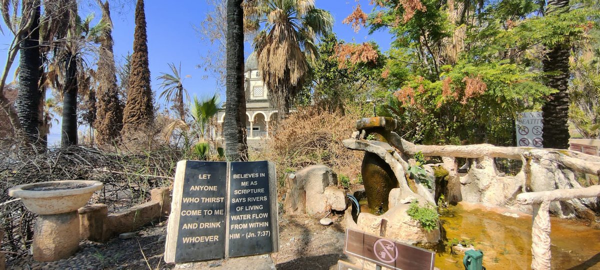"En el último día, Jesús se puso en pie y alzó la voz, diciendo: Si alguno tiene sed, venga a mí y beba. El que cree en mí, como dice la Escritura, de su interior correrán ríos de agua viva" (JN, 7:37)

Feliz domingo desde #TierraSanta