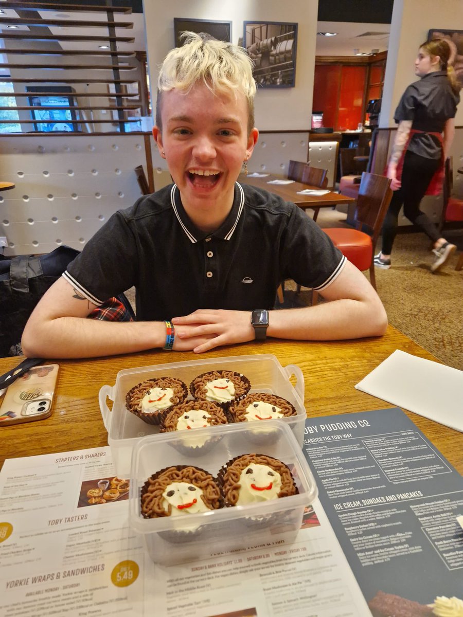 made some wee brian cakes for my friend’s birthday!! 🥹🤍