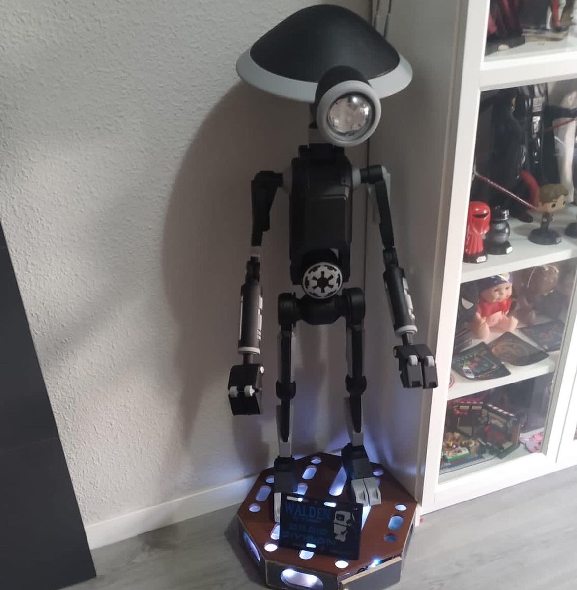 astromechspain's tweet photo. #domingodedroides
Tenemos nuevo chico en la oficina…
Nuevo Pitdroid de nuestro compañero @tarabillas listo para el servicio!!
#astromechspain #behappyandbuilddroids #starwars #droids #astromech #r2buildersclub https://t.co/P2h2nn2iQW