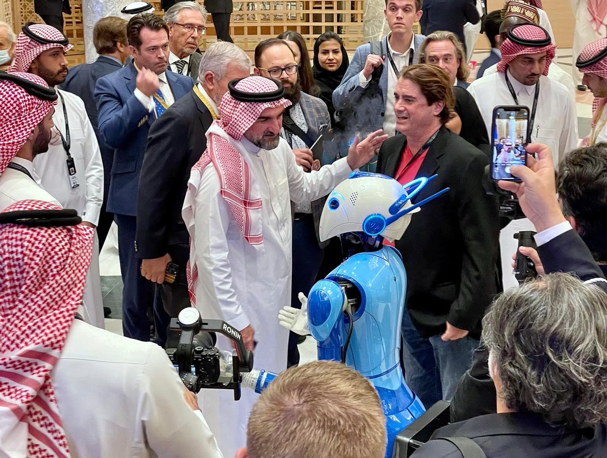 BeomniRobot's tweet image. Beomni and our CEO Dr. Harry Kloor was honored and delighted to meet #PIF @PIF_en Governor H.E. Yasir Al -Rumayyan.  Beyond Imagination looks forward to a long and prosperous friendship with the Governor and #KSA  @PIFSaudi 
beomni.ai

#beomni #Robot #KSA #PIF 
#fi6