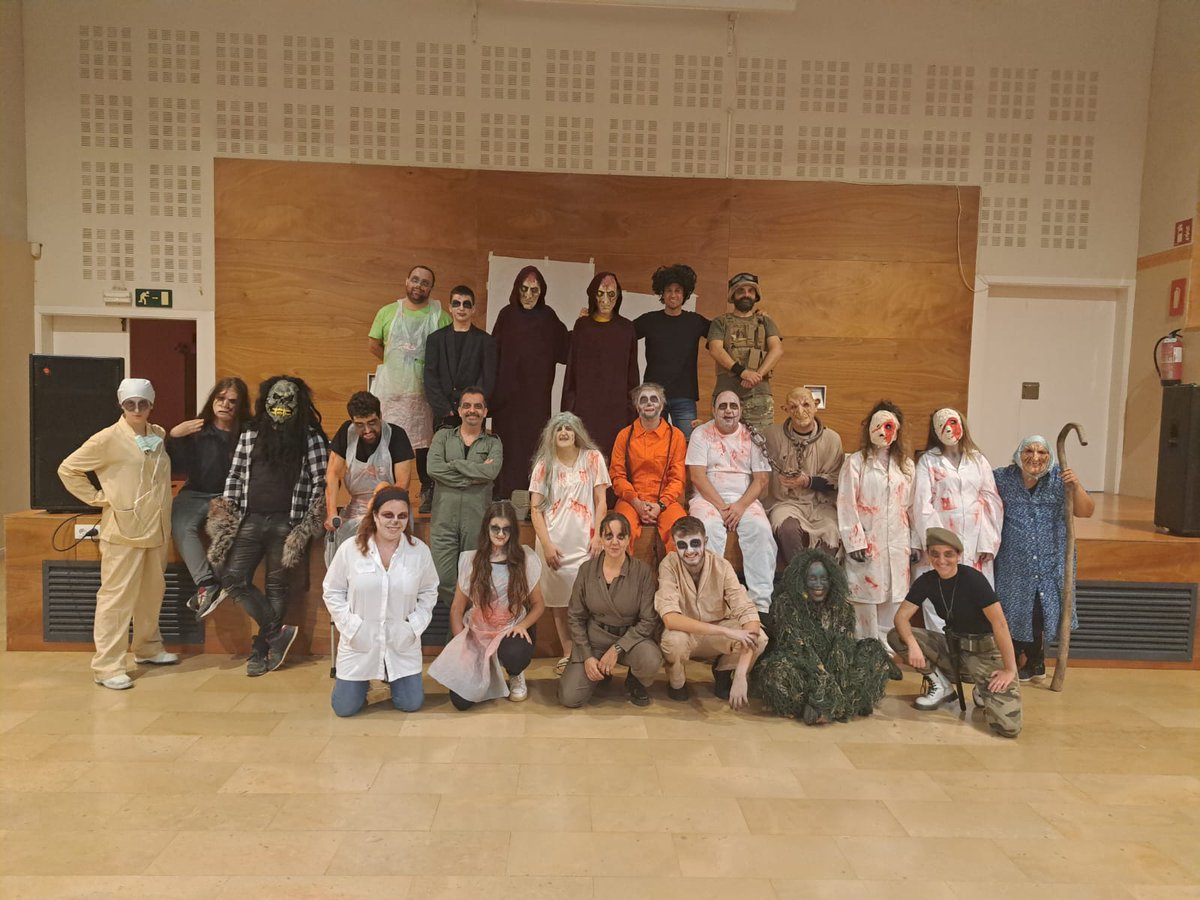 Eufòrics després de la Nit del Terror 🧪💀 d'aquest cap de setmana. Les nostres sensacions són immillorables, tot venut, molts crits, riures... Què us va semblar? Comments 👇

PDTA: Foto Equipazo