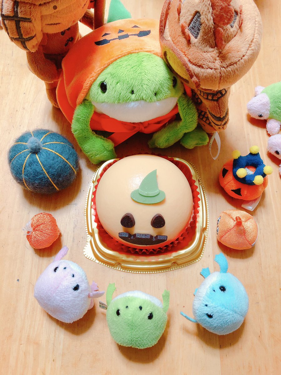 「ハロウィンしながらお祝いこれ以外のケーキは無かった…#ムニュマムカエル誕生祭20」|ロックのイラスト