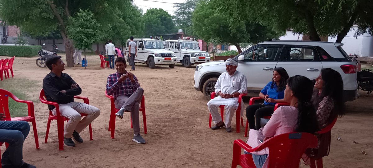 ManishameenaRAS's tweet image. आज हमारे परिवार द्वारा पूजनीय दादीजी के स्वर्गवास के बारहवें के उपरांत मृत्युभोज/नुक्ता प्रथा को बंद करने का निर्णय लिया गया है, इस मौके पर 51000 रुपए का चैक गांव के सीनियर स्कूल में विद्यालय विकास निधि हेतु दिया गया। 
#saynotonuktapratha
#stopevils
#socialreforms