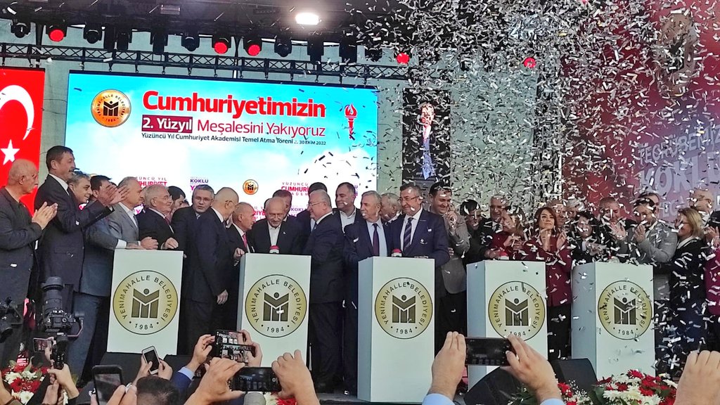 Genel Başkanımız Sn Kemal Kılıçdaroğlu ile birlikte, Yenimahalle Belediyemizin 'Yüzüncü Yıl Cumhuriyet Akademisi' temel atma törenindeyiz. Cumhuriyetin 2. yüzyılını hep birlikte inşa edeceğiz. Adalet, demokrasi ve özgürlük, Milletin İktidarında, bu topraklarda yeniden yeşerecek.