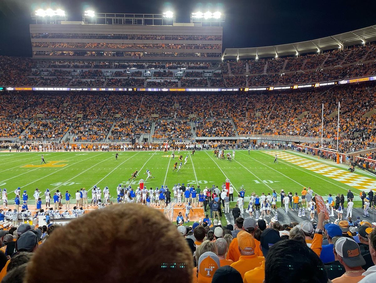 House divided 🧡💙 Go Vols! #bringonthedawgs